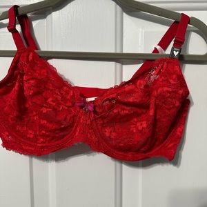 NWT. Victoria’s Secret lacy unlined bra. 36DD. Red.